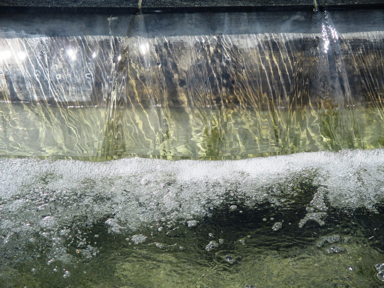 Fountain, water, pool of water — Explore Crackstreams for Access to Live Sports