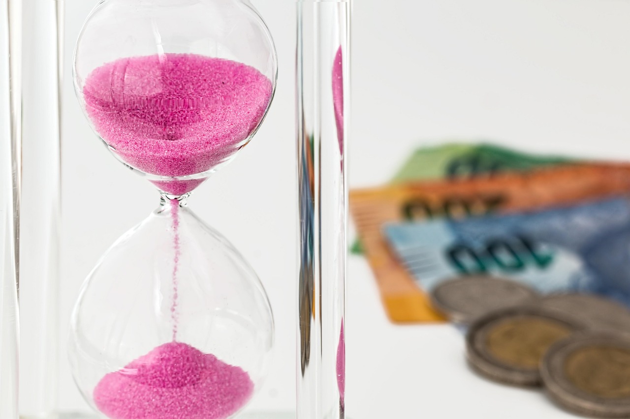 Hourglass, money, time — Why Businesses Are Prioritizing Digital Presence in 2026